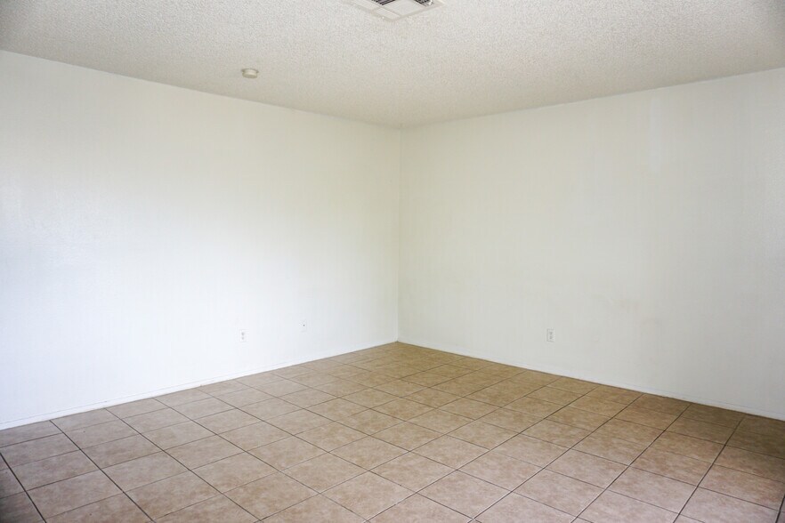 More Photos Of 2859 Wheelwright Dr, Las Vegas Apartments For Sale