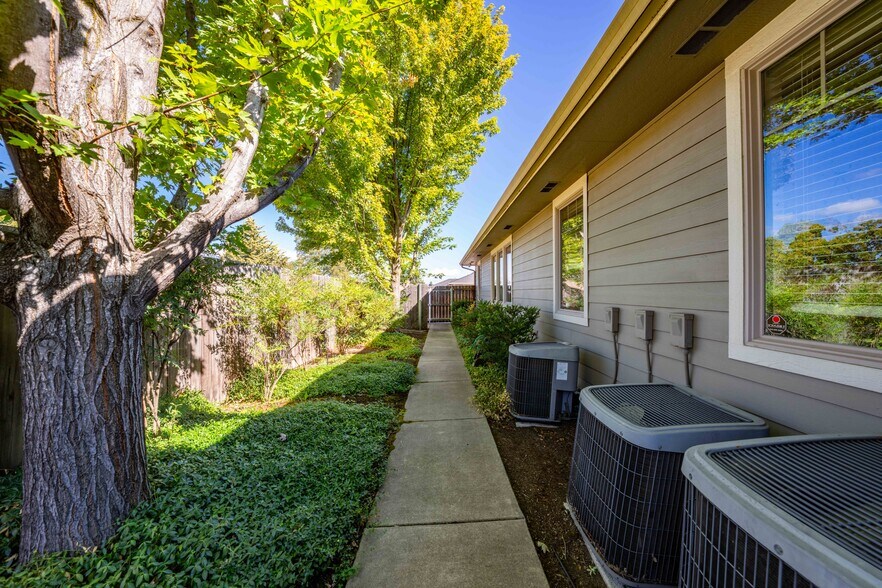 More Photos Of 2436 W Main St, Medford Office For Sale