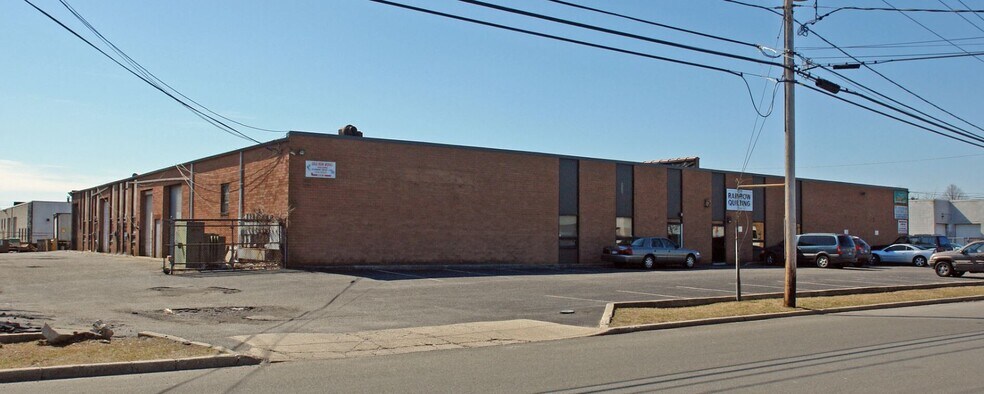 More Photos Of 194-204 N Fehr Way, Bay Shore Warehouse For Lease