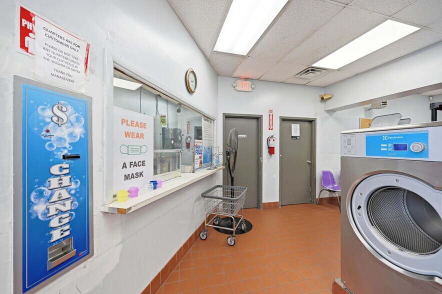 More Photos Of 625-627 Springfield Ave, Newark Storefront For Sale