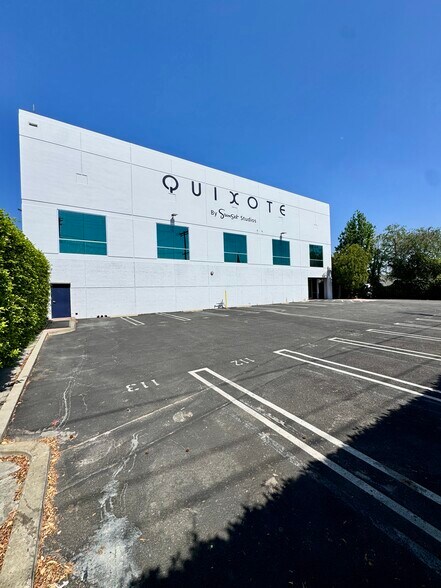 More Photos Of 13951 Saticoy St, Panorama City Movie Radio TVStudio For Lease