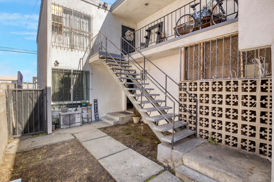 More Photos Of 5447 Blackwelder St, Los Angeles Apartments For Sale