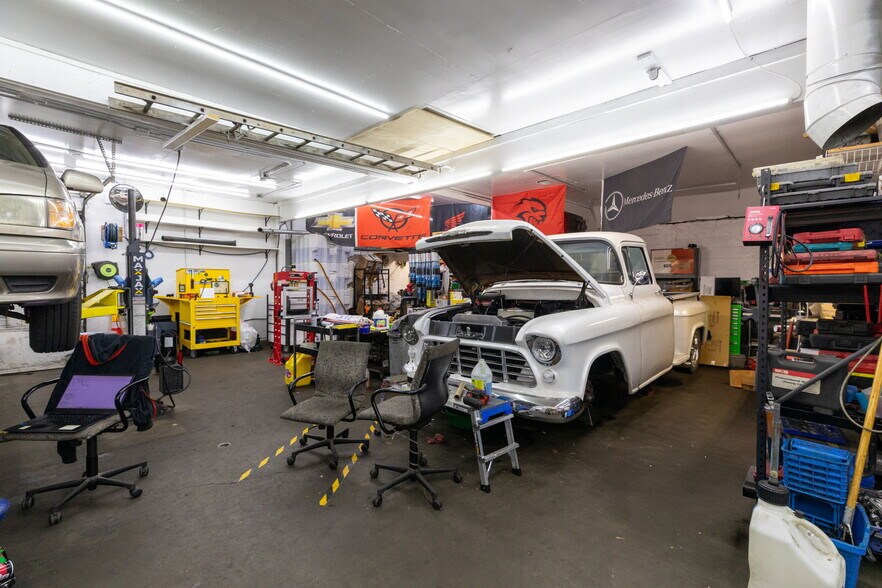 More Photos Of 104 NE 80th Ave, Portland Warehouse For Sale