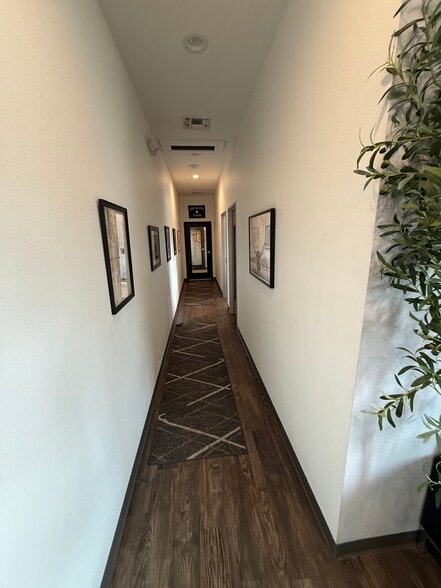 More Photos Of 1001-1007 S Main St, Fort Worth Storefront Retail Office For Lease