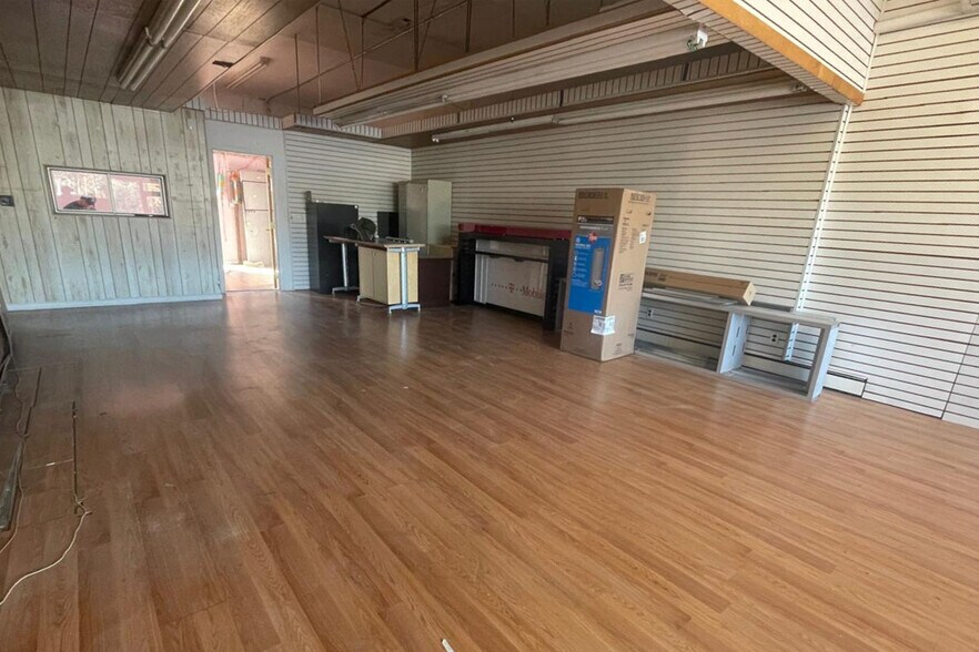 More Photos Of 1858-1866 Deer Park Ave, Deer Park Storefront For Lease