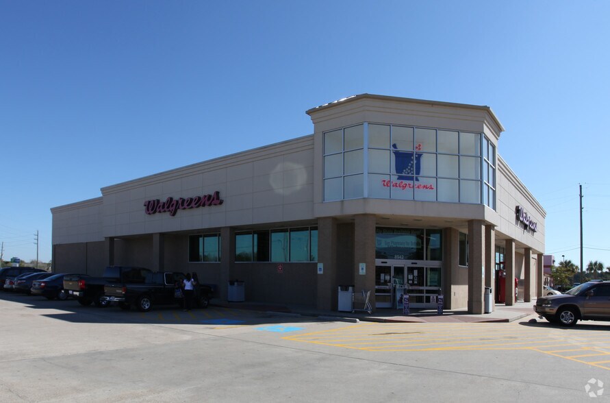 More Photos Of 8942 W Sam Houston Pkwy N, Houston Drugstore For Sale