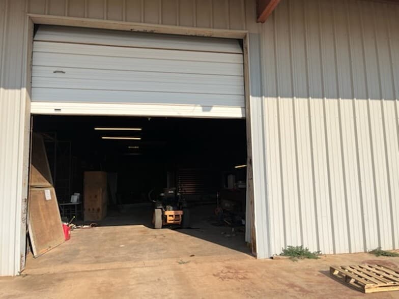 More Photos Of 1205 E Coke Rd, Winnsboro Manufacturing For Sale