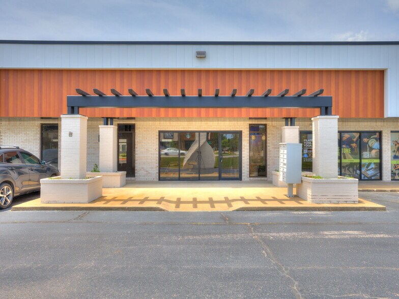 More Photos Of 1104 S Walton Blvd, Bentonville Storefront For Lease