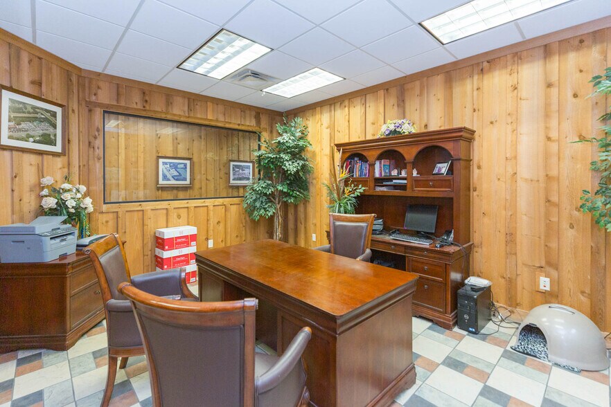 More Photos Of 13815 21st St, Dade City Auto Dealership For Sale