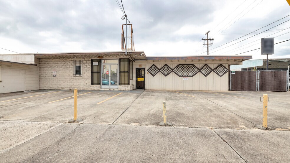 More Photos Of 94-172 Leoleo St, Waipahu Restaurant For Sale