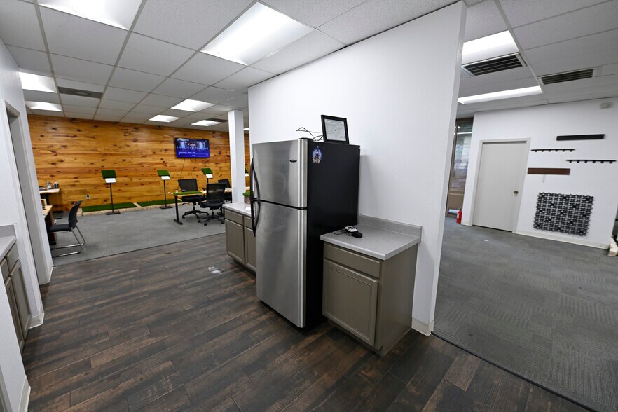 More Photos Of 121 Interpark Blvd, San Antonio Research And Development For Lease