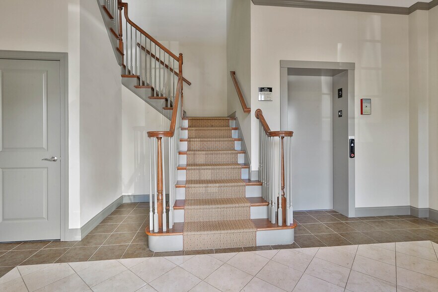 More Photos Of 75 Jackson St, Newnan Unknown For Lease