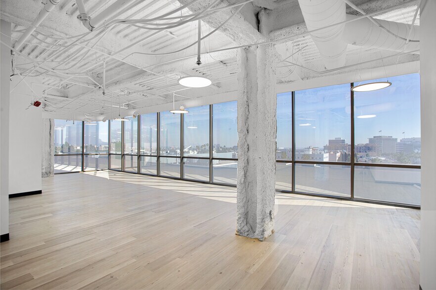 More Photos Of 9440 Santa Monica Blvd, Beverly Hills Office For Lease