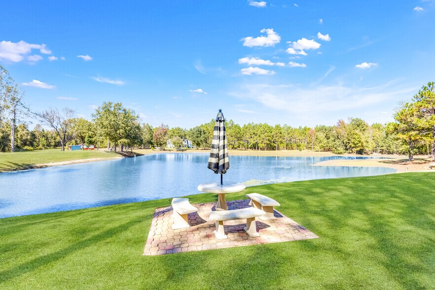 More Photos Of 110 Bethel Village Rd, Eastman Hotel For Sale