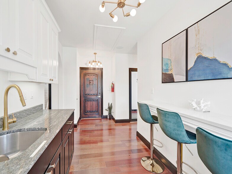 More Photos Of 2041 Park St, Atlantic Beach Loft Creative Space For Lease