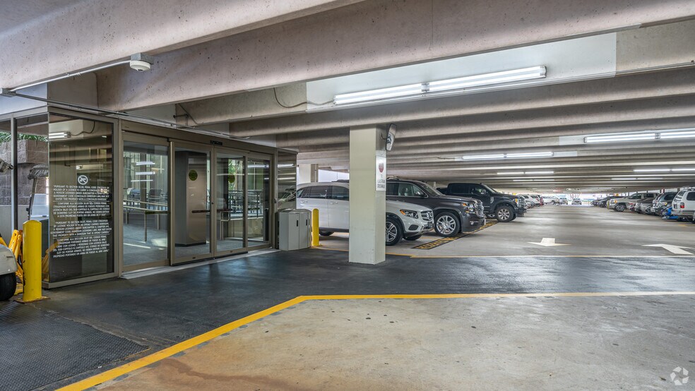 More Photos Of 5599 San Felipe St, Houston Office For Lease