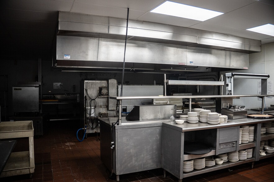 More Photos Of 2703 Ramada Rd, Burlington General Retail For Lease
