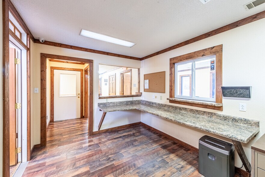 More Photos Of 706 W Barnard St, Glennville Medical For Sale