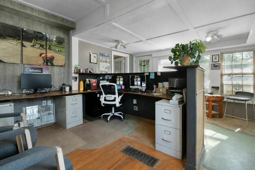 More Photos Of 10620 Bellefontaine St, Carmel Office For Sale