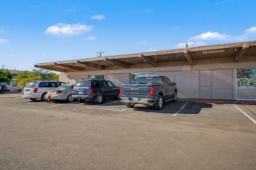 More Photos Of 1704 N Country Club Dr, Mesa Restaurant For Sale