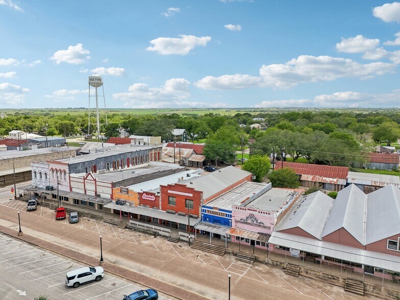 More Photos Of 113 N Main St, Moulton Bar For Sale