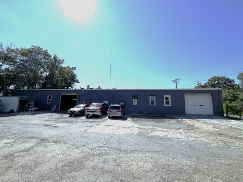 More Photos Of 192 Providence St, Hyde Park Warehouse For Lease