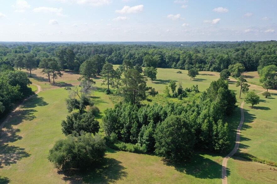 More Photos Of 2130 Country Club Rd, Palestine Golf Course Driving Range For Sale