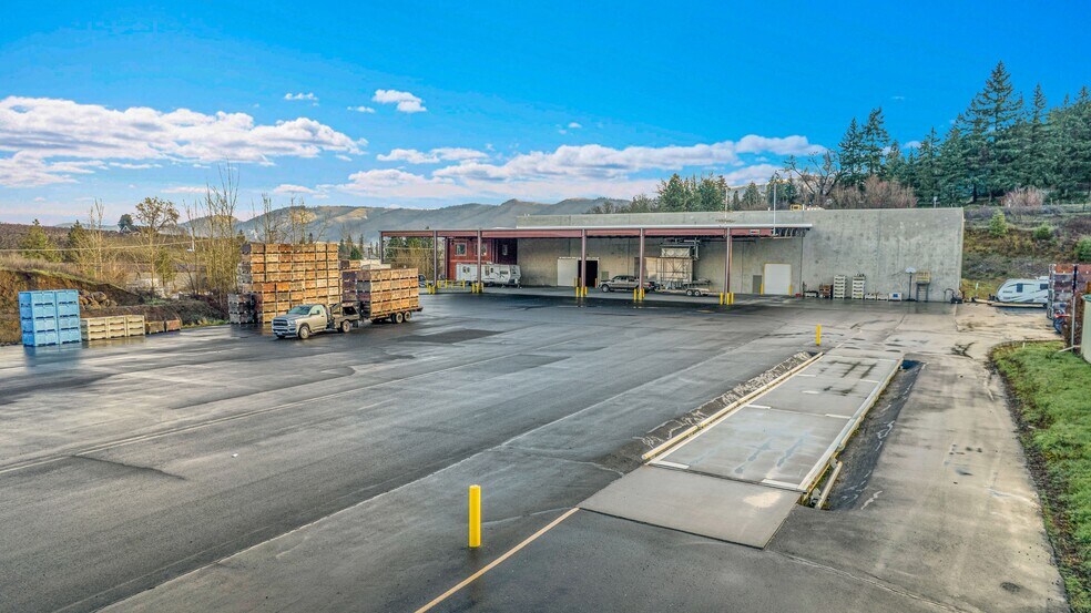 More Photos Of Stadelman, Hood River Industrial For Sale