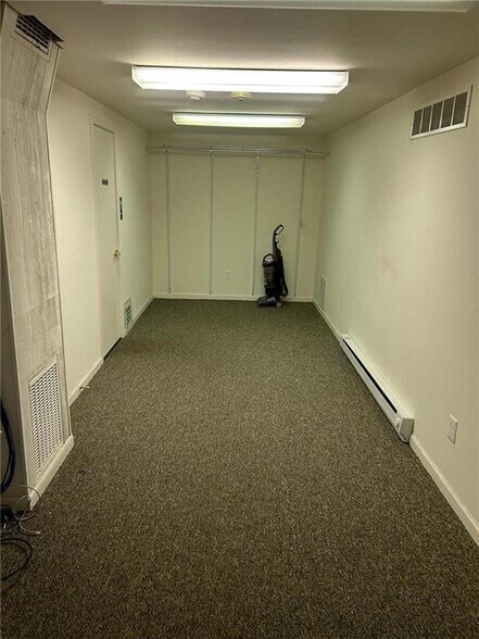 More Photos Of 1710 MacArthur Rd, Whitehall Storefront Retail Office For Lease