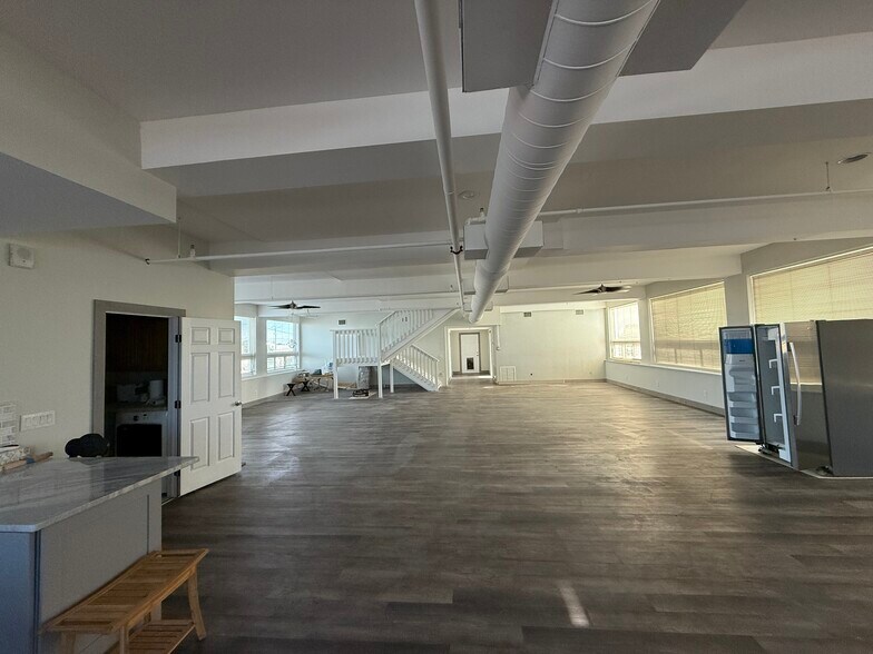 More Photos Of 1855 Gulf Blvd, Englewood Bar For Sale