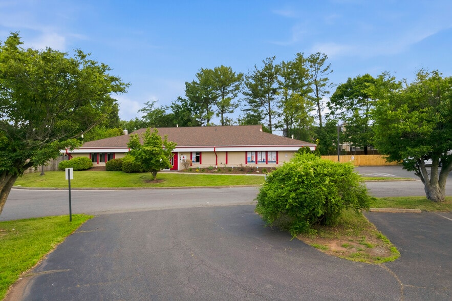 More Photos Of 83 Sugarland Run Dr, Sterling Daycare Center For Lease