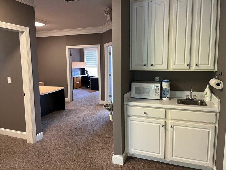 More Photos Of 3105 Creekside Village Dr, Kennesaw Office For Sale