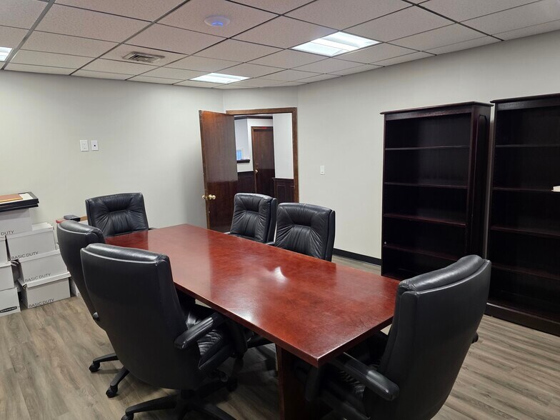 More Photos Of 98 Willis Ave, Mineola Office For Lease