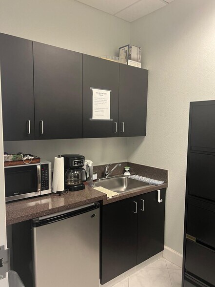 More Photos Of 13538 Village Park Dr, Orlando Office Residential For Lease