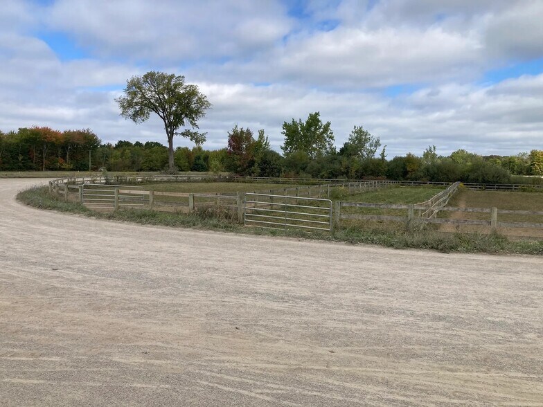More Photos Of 2442 N Creek Rd, Lake View Horse Stables For Sale