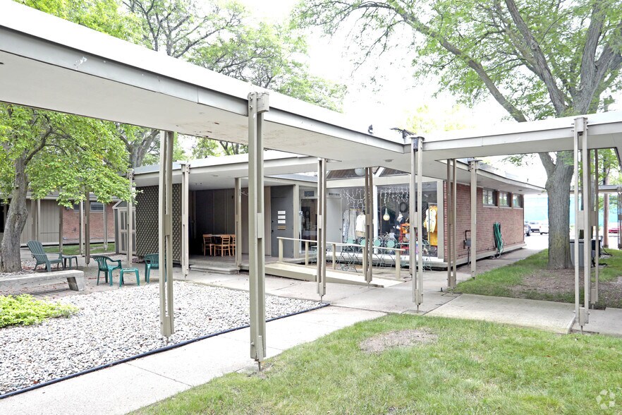 More Photos Of 23023 Orchard Lake Rd, Farmington Hills Unknown For Lease