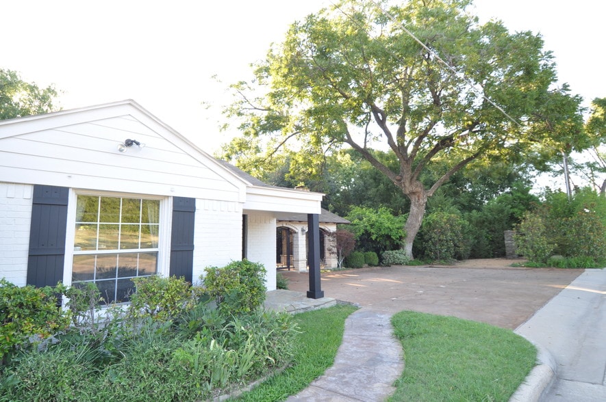 More Photos Of 8849 Carroll Cir, Frisco Freestanding For Sale