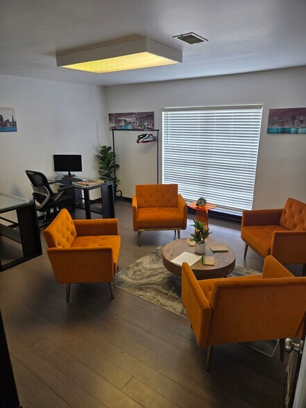 More Photos Of 114 Canfield Pl, Hendersonville Office For Sale