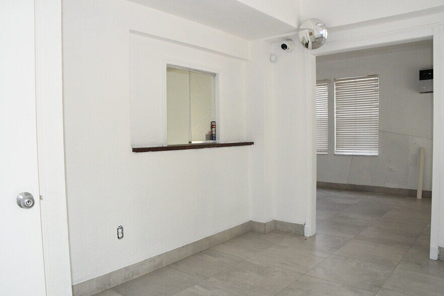 More Photos Of 1920 SW 22nd St, Miami Medical For Lease