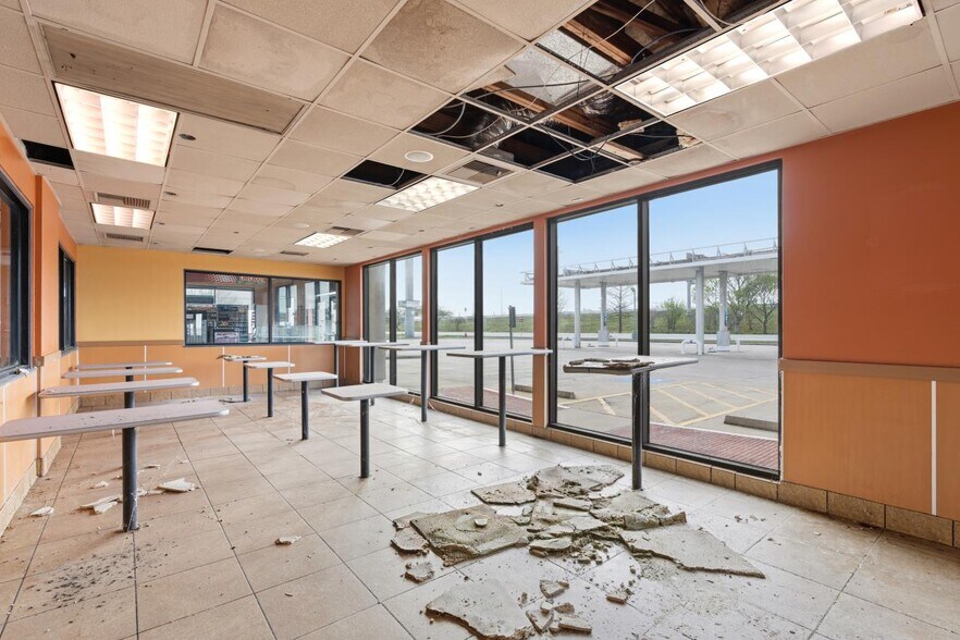 More Photos Of 1721 S Mechanic St, El Campo Fast Food For Sale