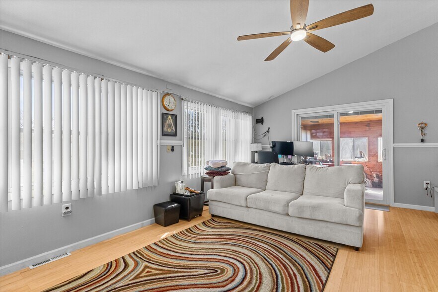 More Photos Of 82 Beach Rd, Salisbury Hospitality For Sale