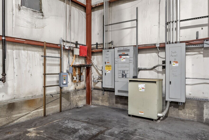 More Photos Of 1500 Dismuke Dr, Farmington Distribution For Sale