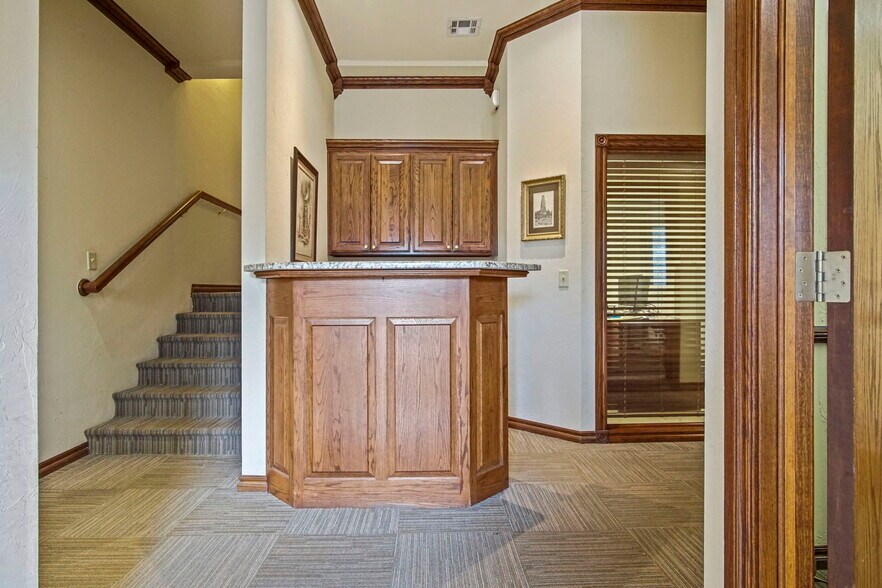 More Photos Of 1006 24th Ave NW, Norman Office For Sale