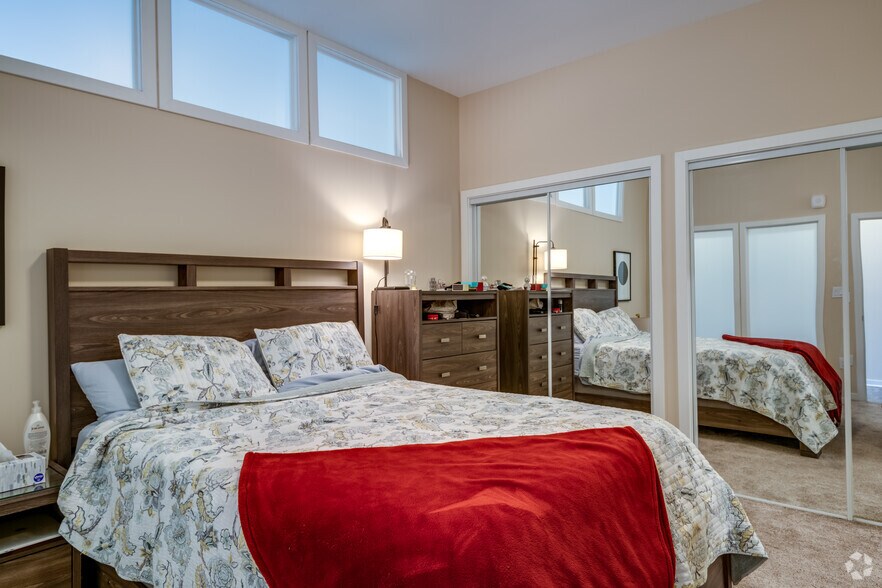 More Photos Of 133 W Pittsburgh Ave, Milwaukee Apartments For Lease