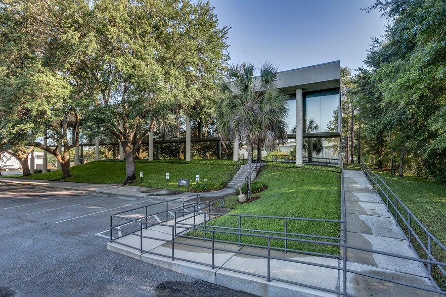 More Photos Of 9000 Regency Square Blvd, Jacksonville Office For Sale