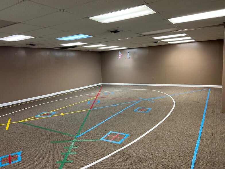 More Photos Of 236 Middlebelt Rd, Garden City Religious Facility For Lease