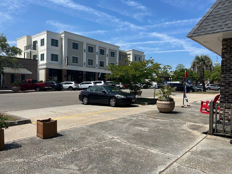 More Photos Of 103 Queen St, Georgetown Medical For Lease