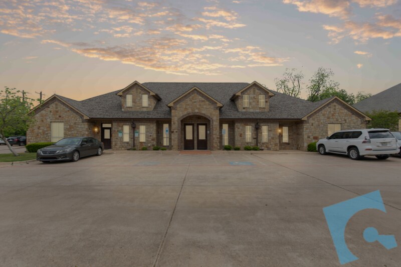 More Photos Of 1340 N White Chapel Blvd, Southlake Office For Sale