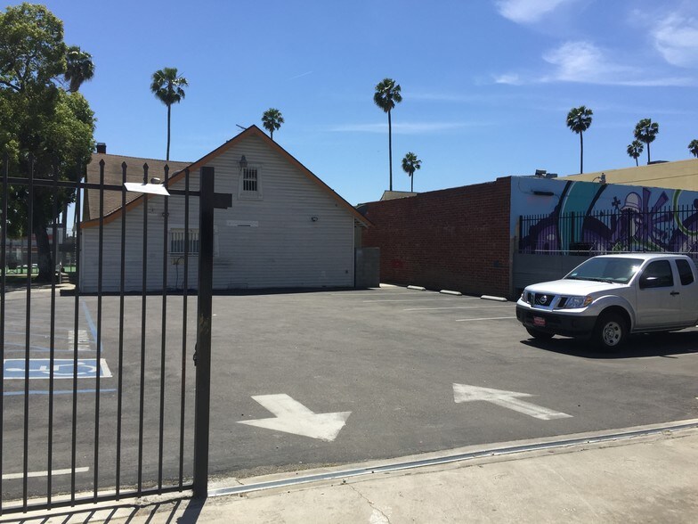 More Photos Of 5115 W Sunset Blvd, Los Angeles Storefront For Lease