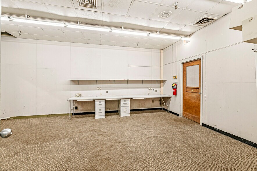 More Photos Of 1519 IN-37, Elwood Storefront Retail Office For Lease